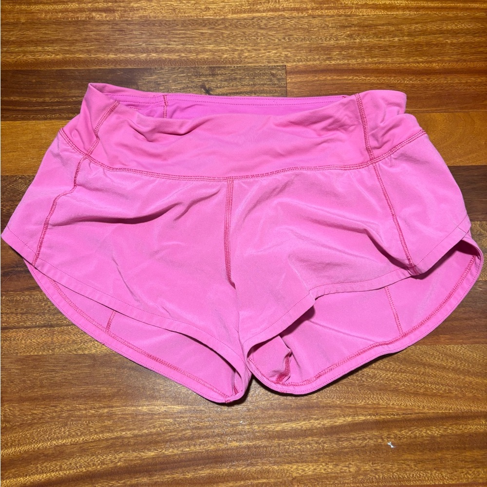 Lululemon sonic pink Hottie hots size 2, low rise, 2.5 inch shorts